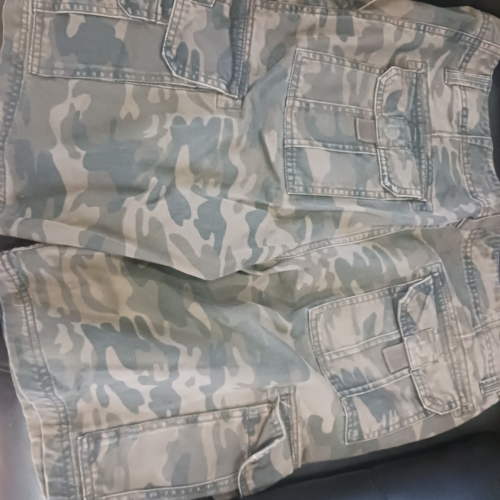 mens oldy navy 34w cargo shorts